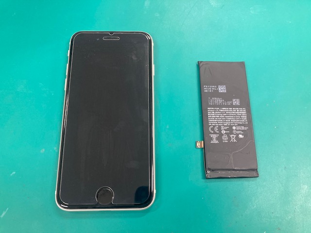 iPhone SE 第3世代 のバッテリー交換を行いました